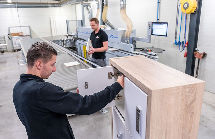 WEWO Interior concepts personeel productie lockers lr 50