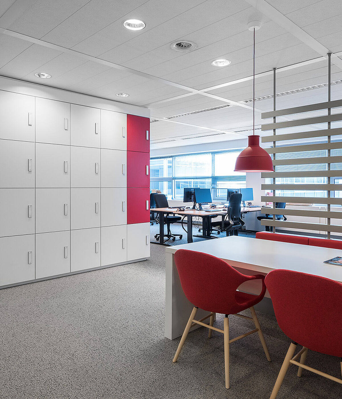 Maatwerk houten RFID lockers met batterij design ICTU lr 5
