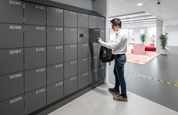 Maatwerk volkern studenten lockers centraal sluitsysteem campus Nova College Haarlem lr 2