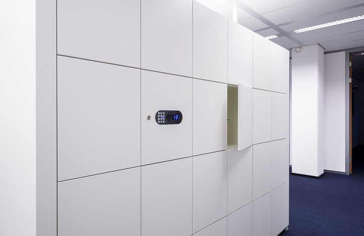 Office lockers hout wit clean centraal Witteveen Bos lr 12